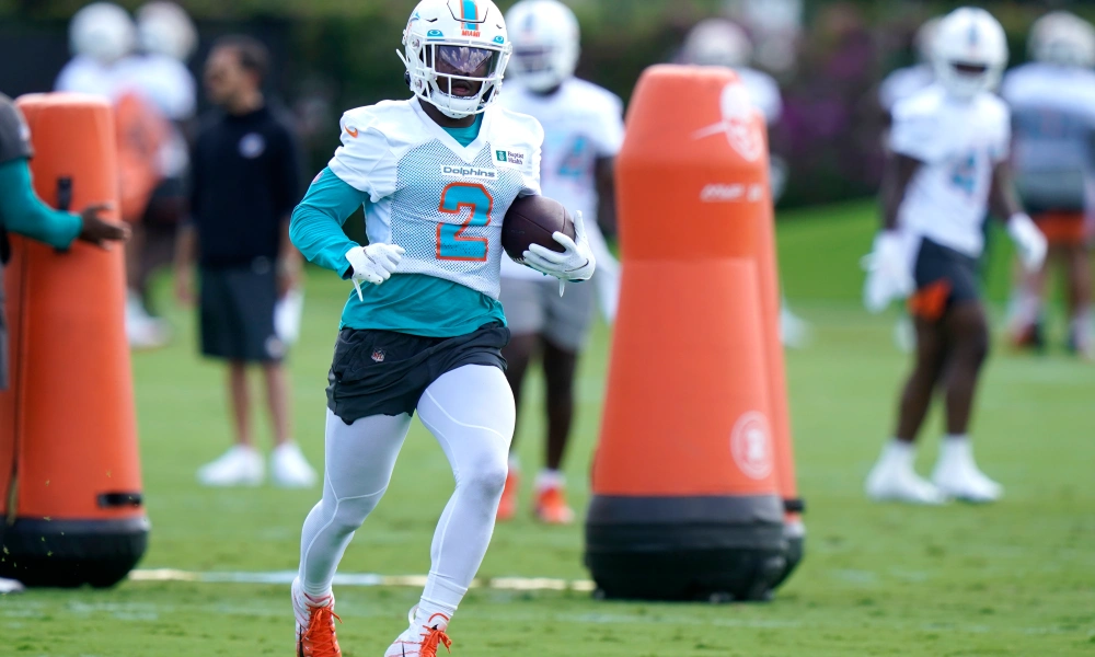 Chase Edmonds does drills at Dolphins Practice 