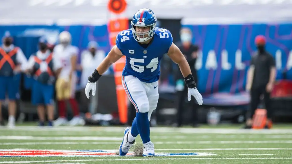 Blake Martinez leading the giants in a game against 49ers