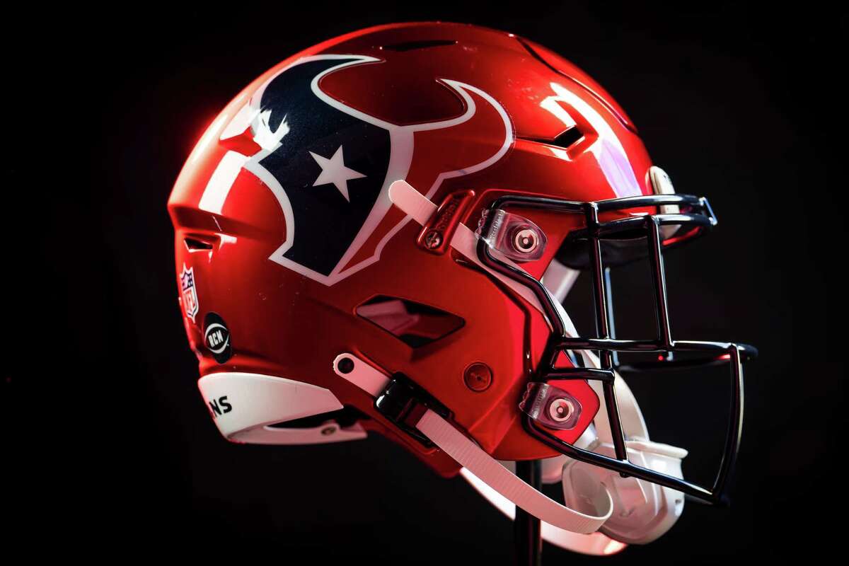 Atlanta Falcons to bring back red helmets in 2022