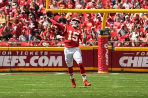 Chiefs Qb Patrick Mahomes throws a deep ball to Tyreek Hill.