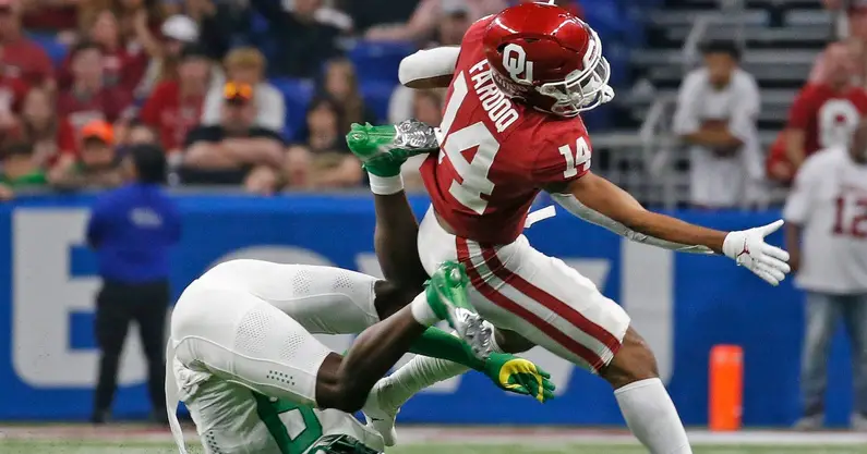 oklahoma wide receiver jalil farooq makes insane one handed catch spring dillon gabriel