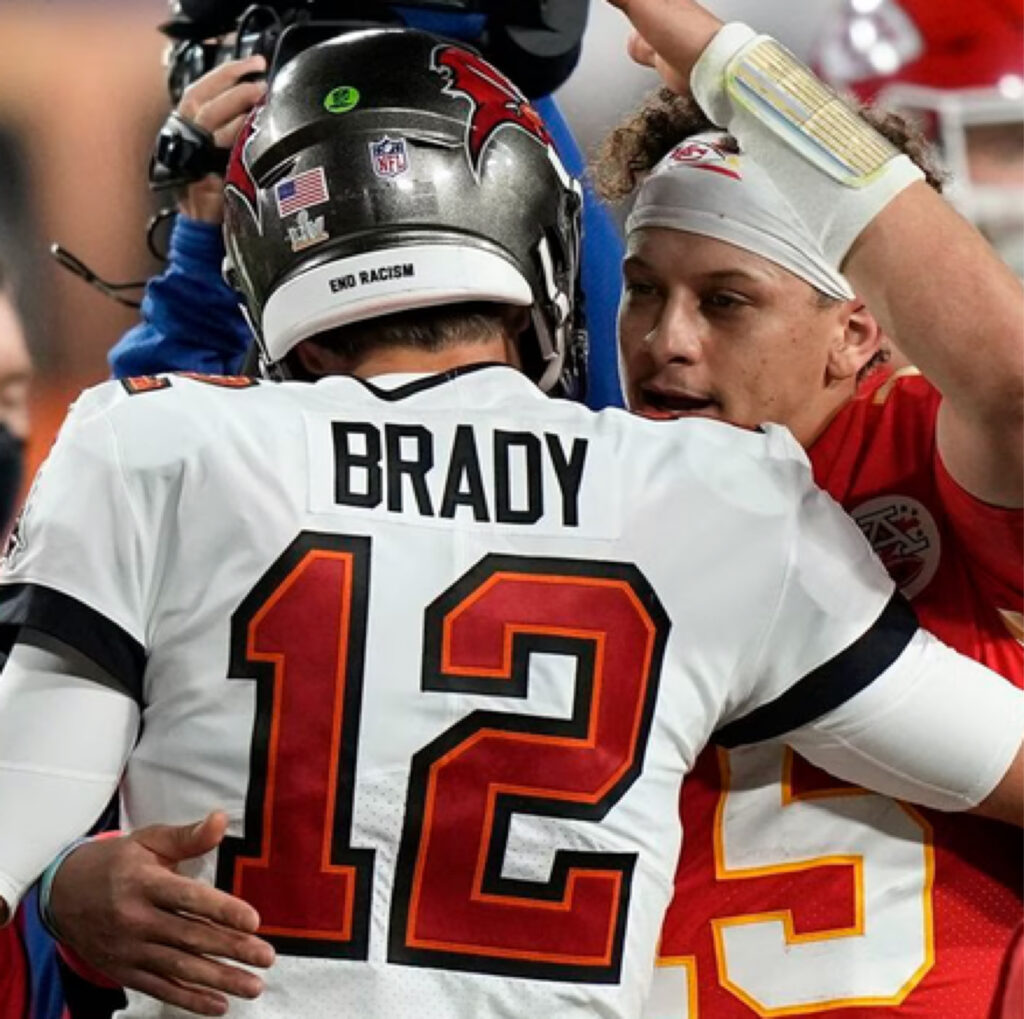 NFL Week 4 preview Brady and Mahomes show a sign of respect after Superbowl matchup - DAVID J. PHILLIP/AP