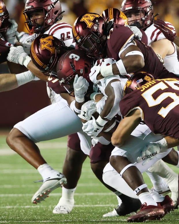 Minnesota Defense only gives up 91 yards of total offense to the Aggies