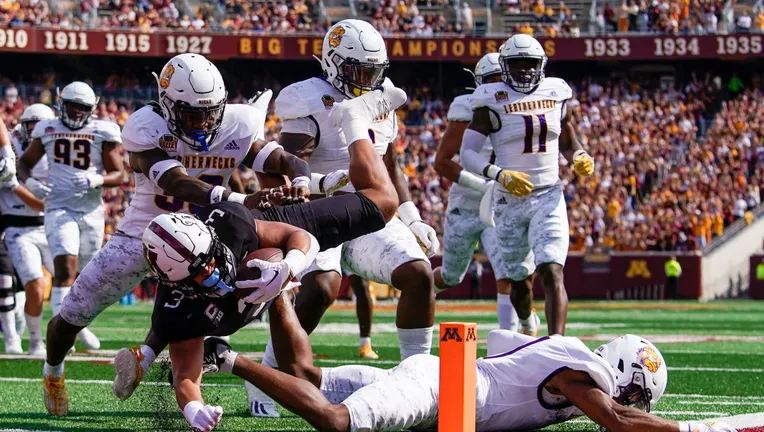 Gophers beat Western Illinois 62-10