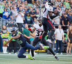 Seahawks - Falcons: Grant jumping over players