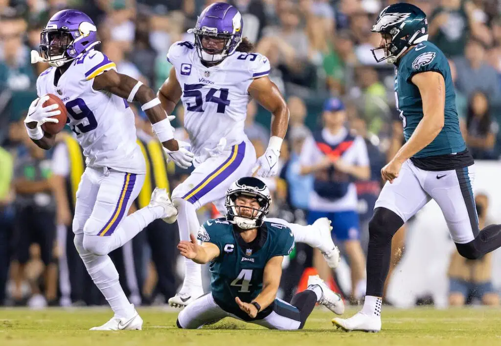 Minnesota failed to capitalize on turnovers in their 24-7 loss to the Eagles.