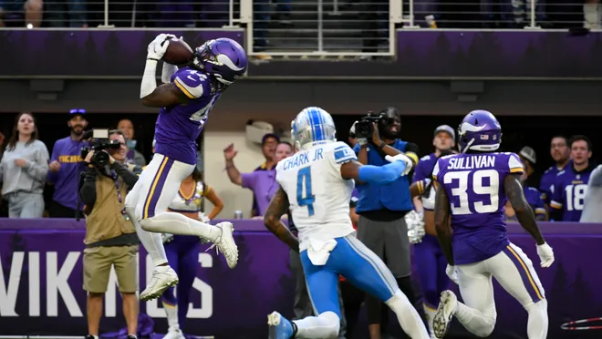 Josh Metellus gets the Vikings the game sealing intercetpion to give them a win in week 3.