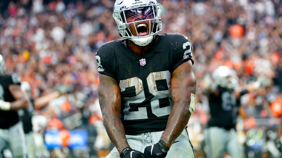 Jacobs' contract, injury concerns follow the Raiders into training camp