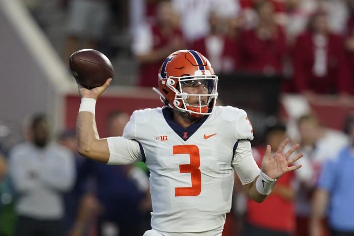 Illinois quarterback Tommy DeVito