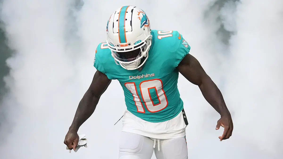 Miami Dolphins' Tyreek Hill accused of slapping employee in boat