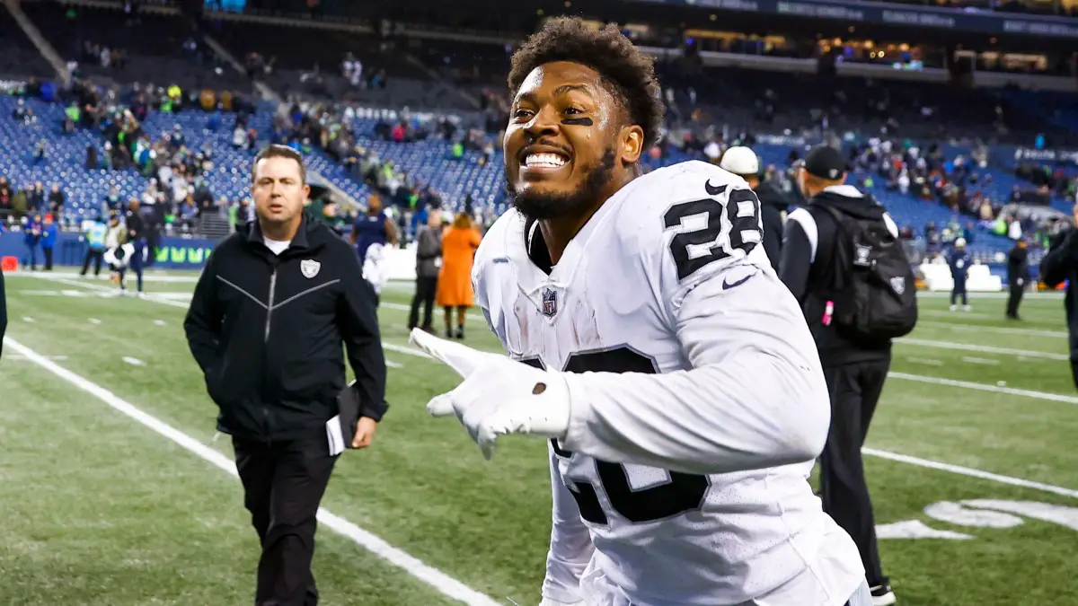 Raiders' Josh Jacobs wins FedEx NFL Player of the Year award