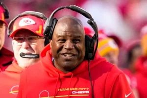 Chiefs QB Patrick Mahomes defends Commanders OC Eric Bieniemy