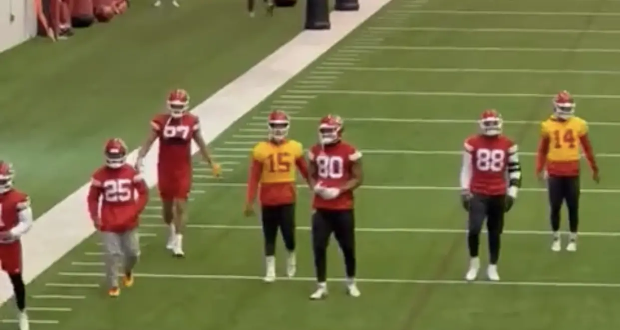 Watch Chiefs' Patrick Mahomes warm up before Super Bowl LV