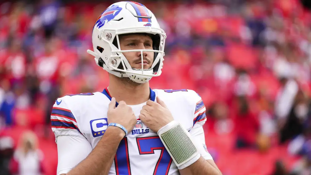 Helmet Stalker on X: Bills QB Josh Allen lost the end piece of