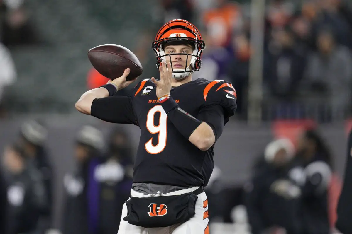 Joe Burrow warms up before an NFL wild card game (Photo Courtesy of AP Photo/Jeff Dean)