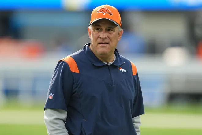 Defensive coordinator Vic Fangio. (Kirby Lee / USA Today Sports)