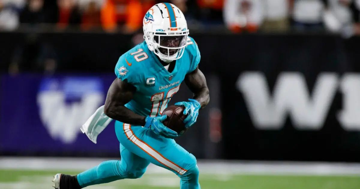 Tyreek Hill's monster day leads Dolphins over Chargers in