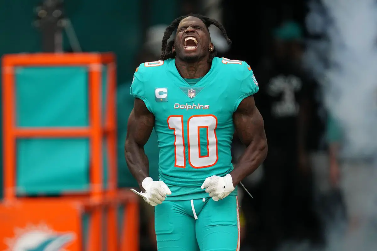 Dolphins top Chargers behind Tua, Tyreek Hill