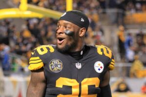 Le'Veon Bell compares running back market to A Bug's Life