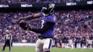 Ravens' Lamar Jackson named Offensive MVP, Mark Andrews sets