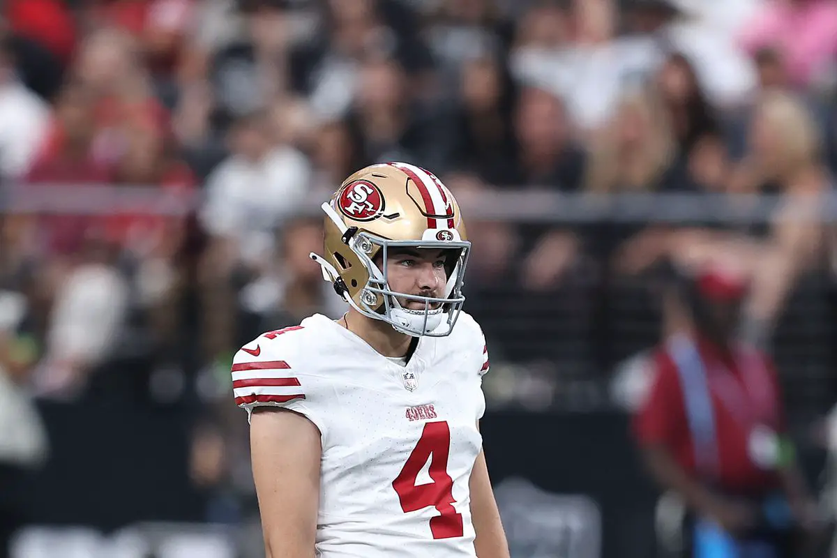 San Francisco 49ers Jake Moody gets support from head coach Kyle Shanahan