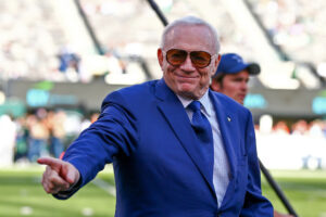Dallas Cowboys owner Jerry Jones snubs Jimmy Johnson from Ring of Honor