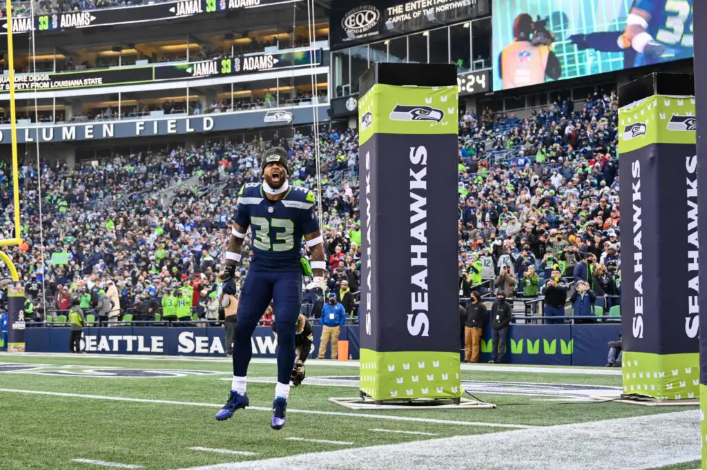 Seahawks OLB Darrell Taylor will not return vs. Giants with hip injury