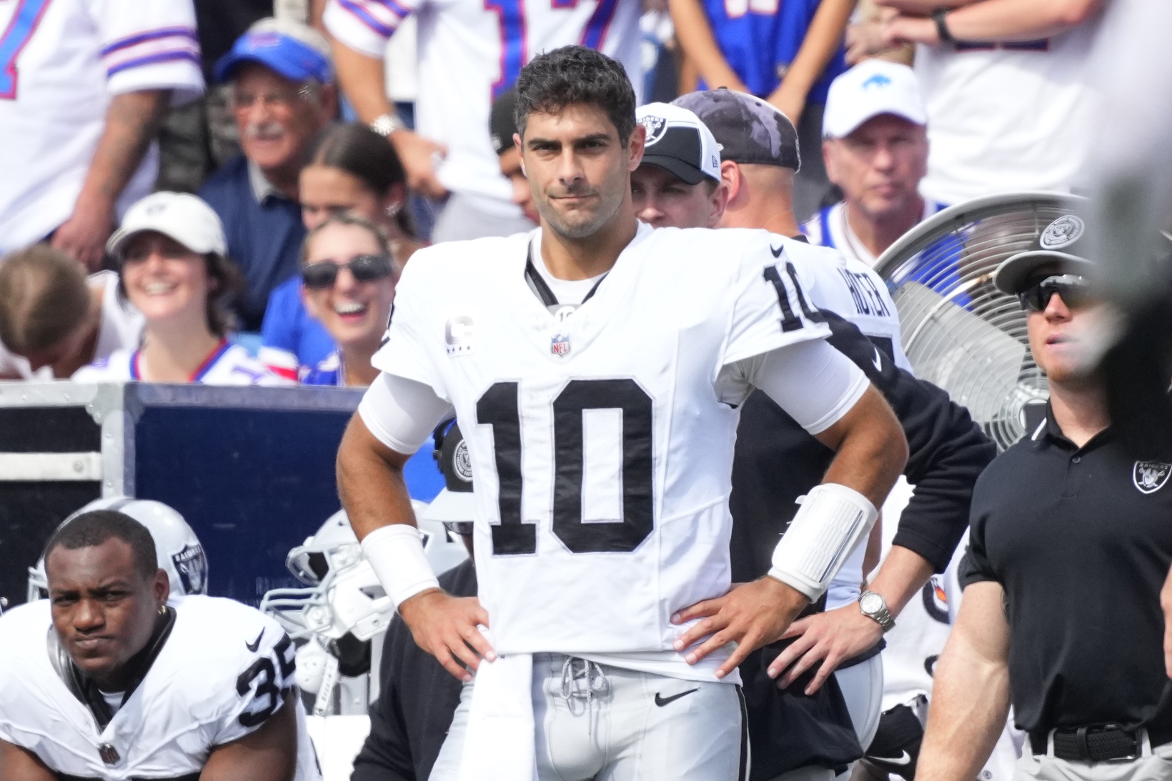 Raiders' Jimmy Garoppolo wins over locker room … again