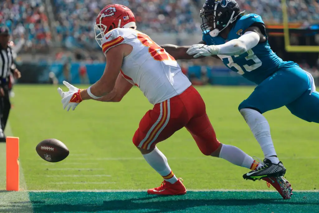 JACKSONVILLE, FL - SEPTEMBER 18: Jacksonville Jaguars linebacker Devin  Lloyd (33) during the game between the Indianapolis Colts and the  Jacksonville Jaguars on September 19, 2022 at TIAA Bank Field in  Jacksonville