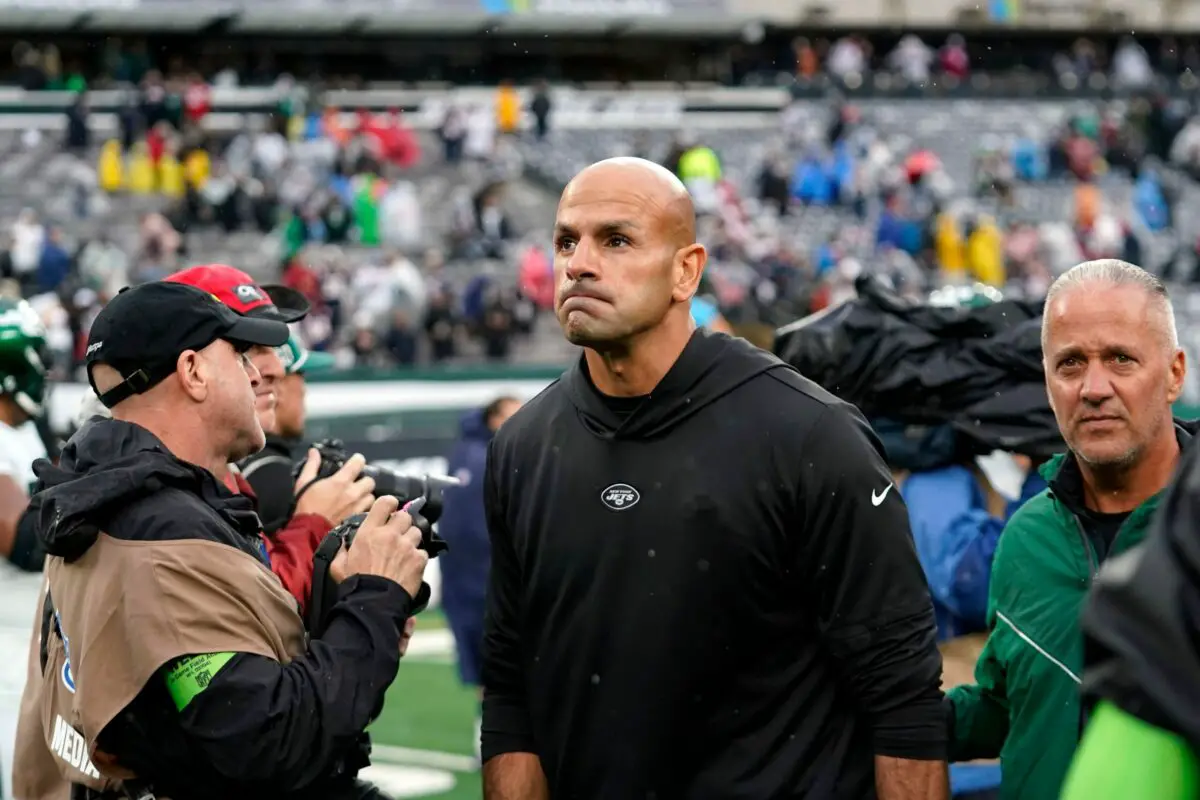 New York Jets head coach Robert Saleh walks off the field after losing to the New England Patriots, 15-10, at MetLife Stadium on Sunday, Sept. 24, 2023, in East Rutherford. © Danielle Parhizkaran/NorthJersey.com / USA TODAY NETWORK