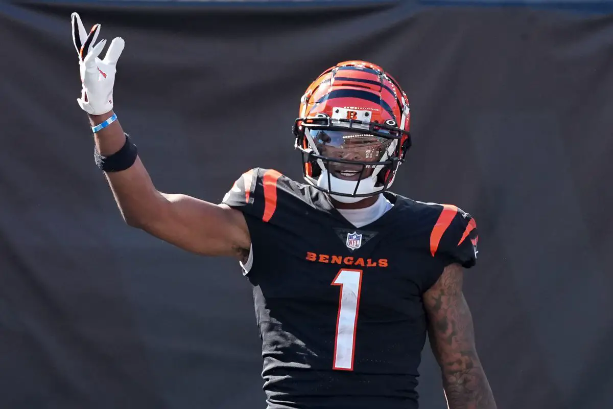 Cincinnati Bengals: Ja'Marr Chase 2022 White Uniform - Officially