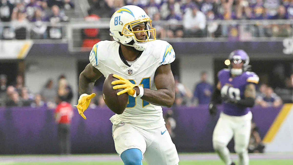 Mike Williams injury: Chargers WR shaken up in Week 1 vs. Dolphins, but  returns - DraftKings Network