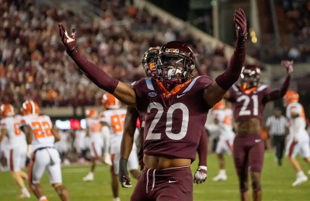 VT celebrates vs syracuse