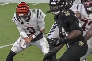 Burrow seen holding right wrist following a reported ligament tear against the Baltimore Ravens (Image by Amazon Prime)