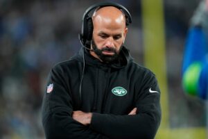 New York Jets coach Robert Saleh decided not to go with Carson Wentz
