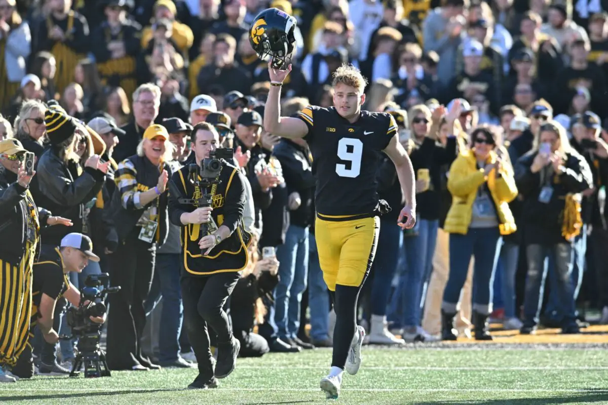 iowa hawkeyes punter tory taylor iowa fans