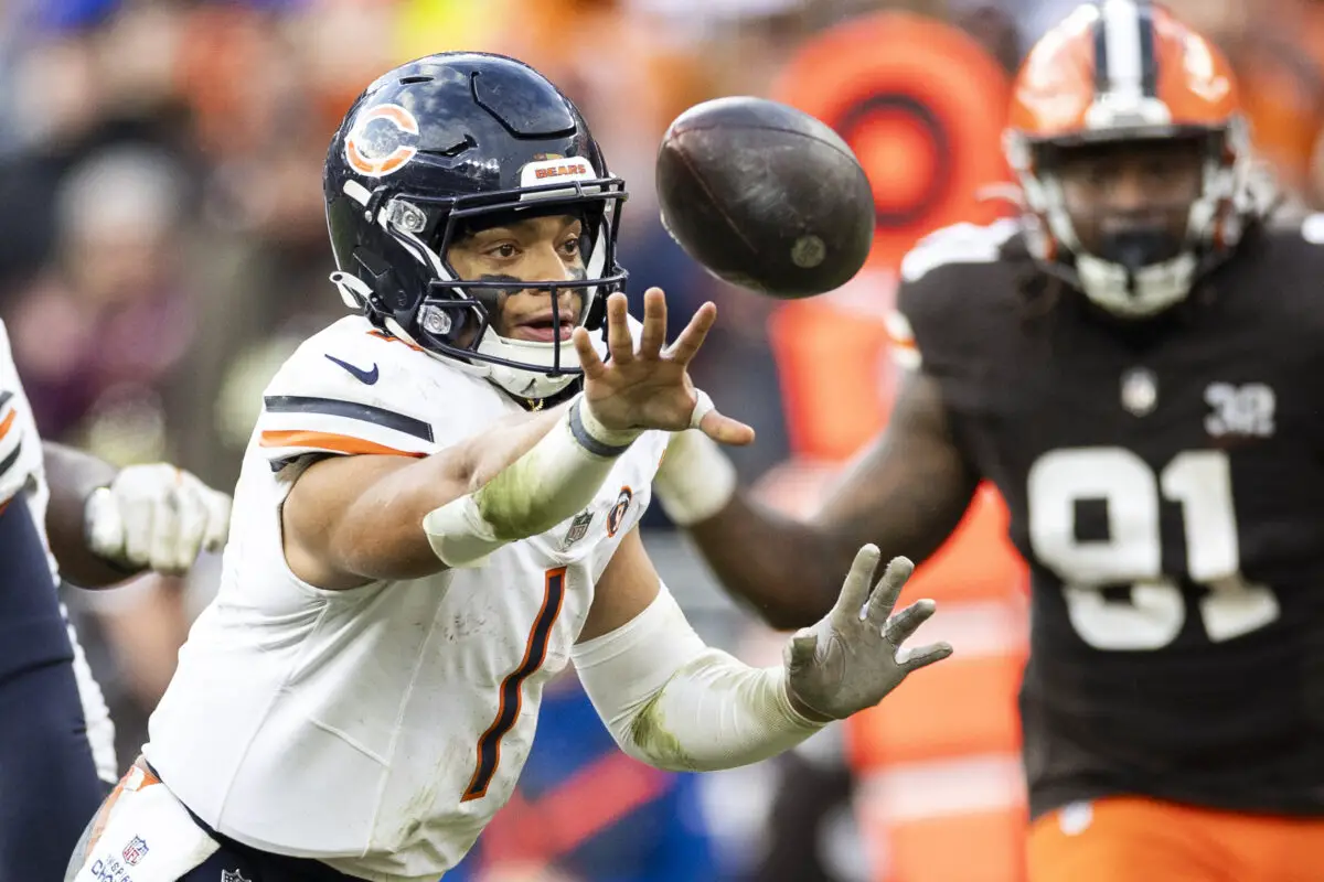 Chicago Bears WR DJ Moore doubles down on support for Justin Fields caleb williams