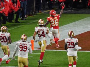 Damien Williams runs away from the 49ers in Super Bowl 54.