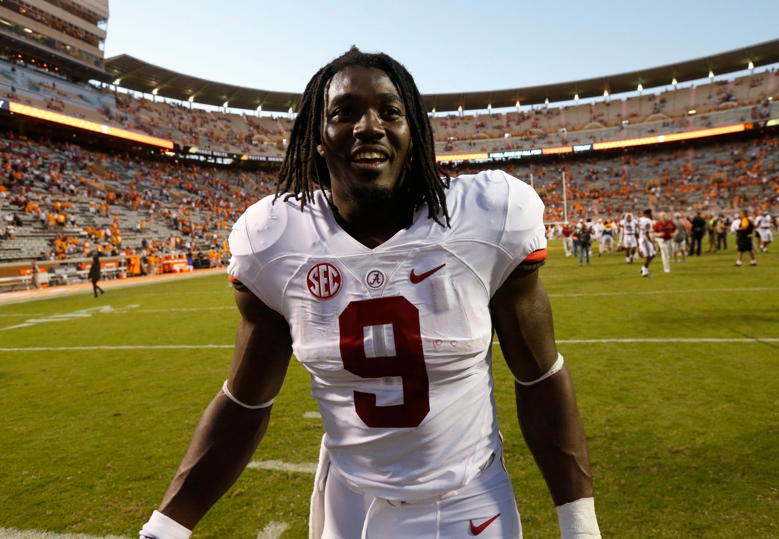 Former Alabama running back Bo Scarbrough has announced he is officially retiring. 