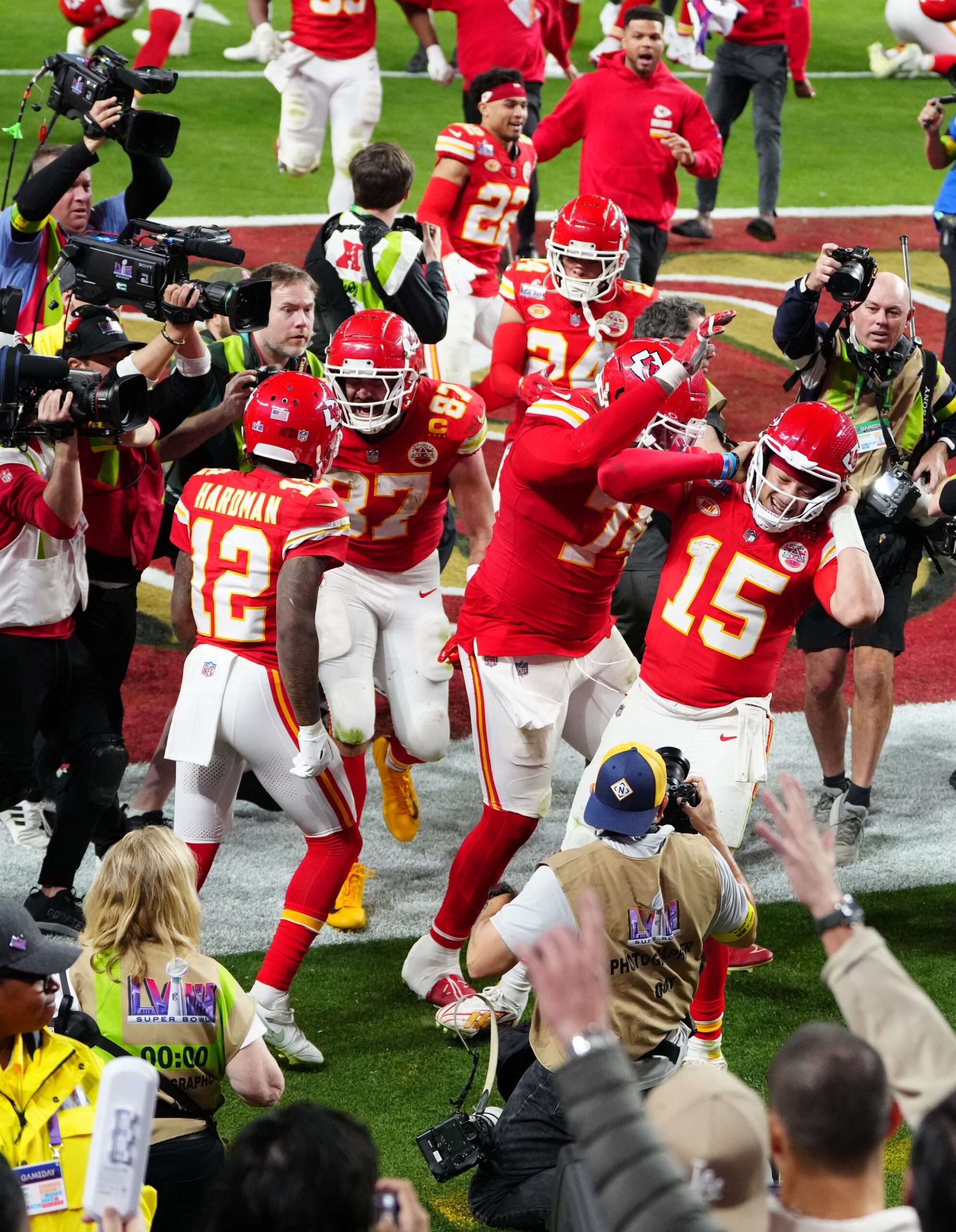 "The Writing May Already Be on the Wall;" Former Kansas City Chiefs 3x Super Bowl Champion Already in Danger of Being Released 2 "The Writing May Already Be On The Wall;" Former Kansas City Chiefs 3x Super Bowl Champion Already In Danger Of Being Released - Gridiron Heroics