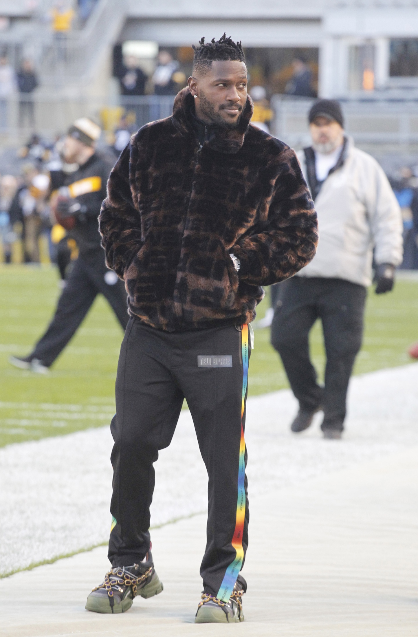 Amid Attempted Murder Charges, Antonio Brown Sees Video Leaked Of His Hiding Spot Go Viral (Breaking) 1 Dec 30, 2018; Pittsburgh, PA, USA; Pittsburgh Steelers wide receiver Antonio Brown (84) looks on during warm-ups before a game against the Cincinnati Bengals at Heinz Field. Brown has been ruled out of the game due to injury. Mandatory Credit: Charles LeClaire-USA TODAY Sports