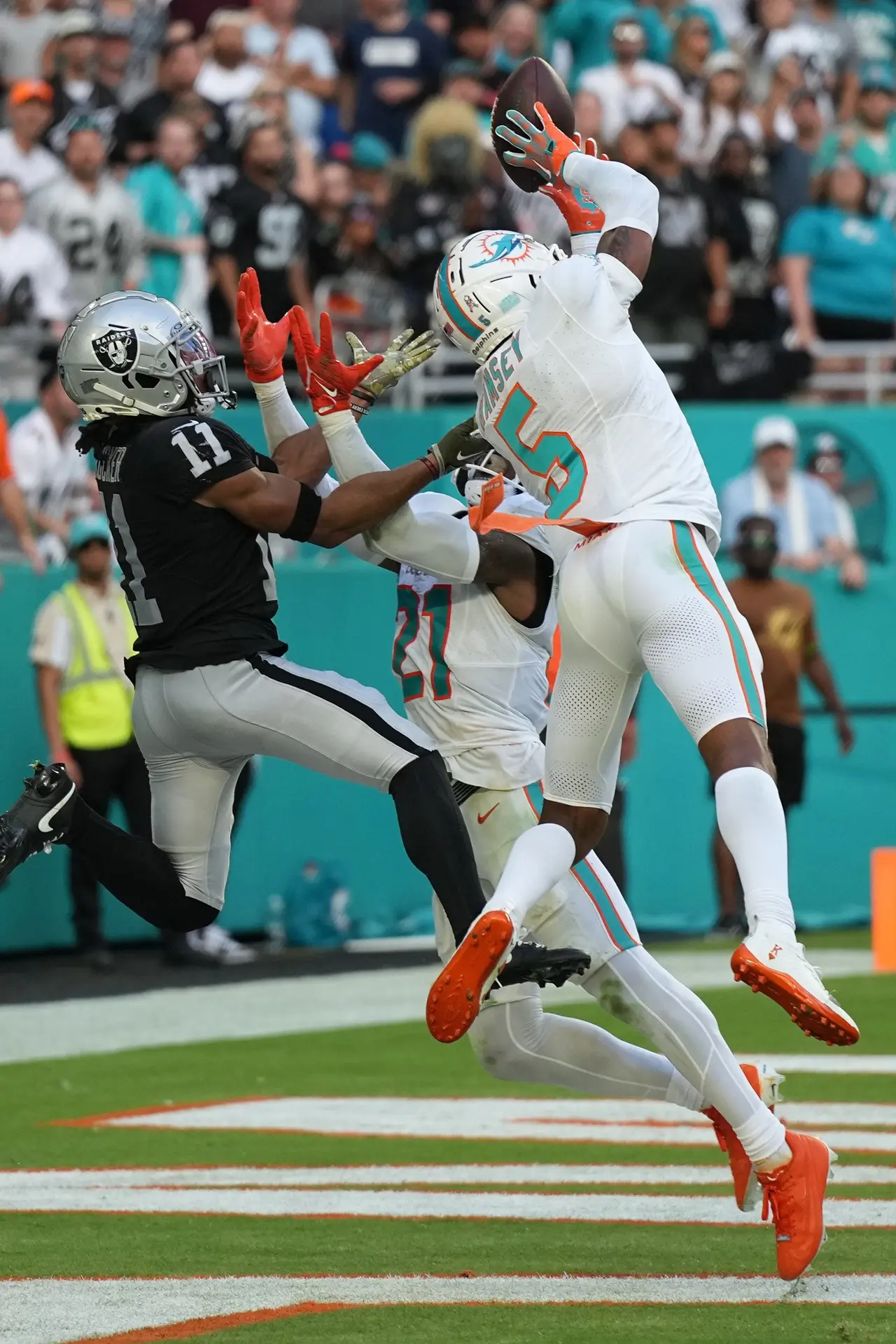 ‘That Could Develop Into a Problem’: Steelers’ Biggest Need Revealed in NFL Analysis 4 Pittsburgh Steelers, Jalen Ramsey