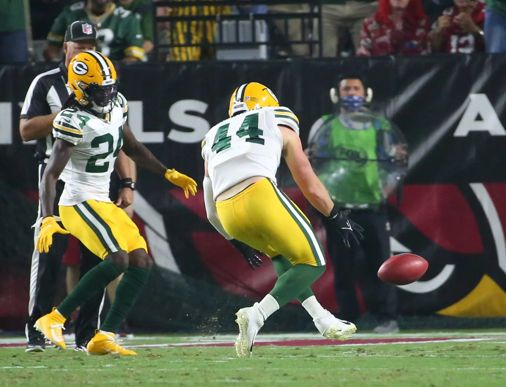 Green Bay Packers linebacker Ty Summers (44) recovers a fumble on a punt by Arizona Cardinals wide receiver Rondale Moore during the second quarter in Glendale, Arizona, Oct. 28, 2021. © Michael Chow/The Republic / USA TODAY NETWORK