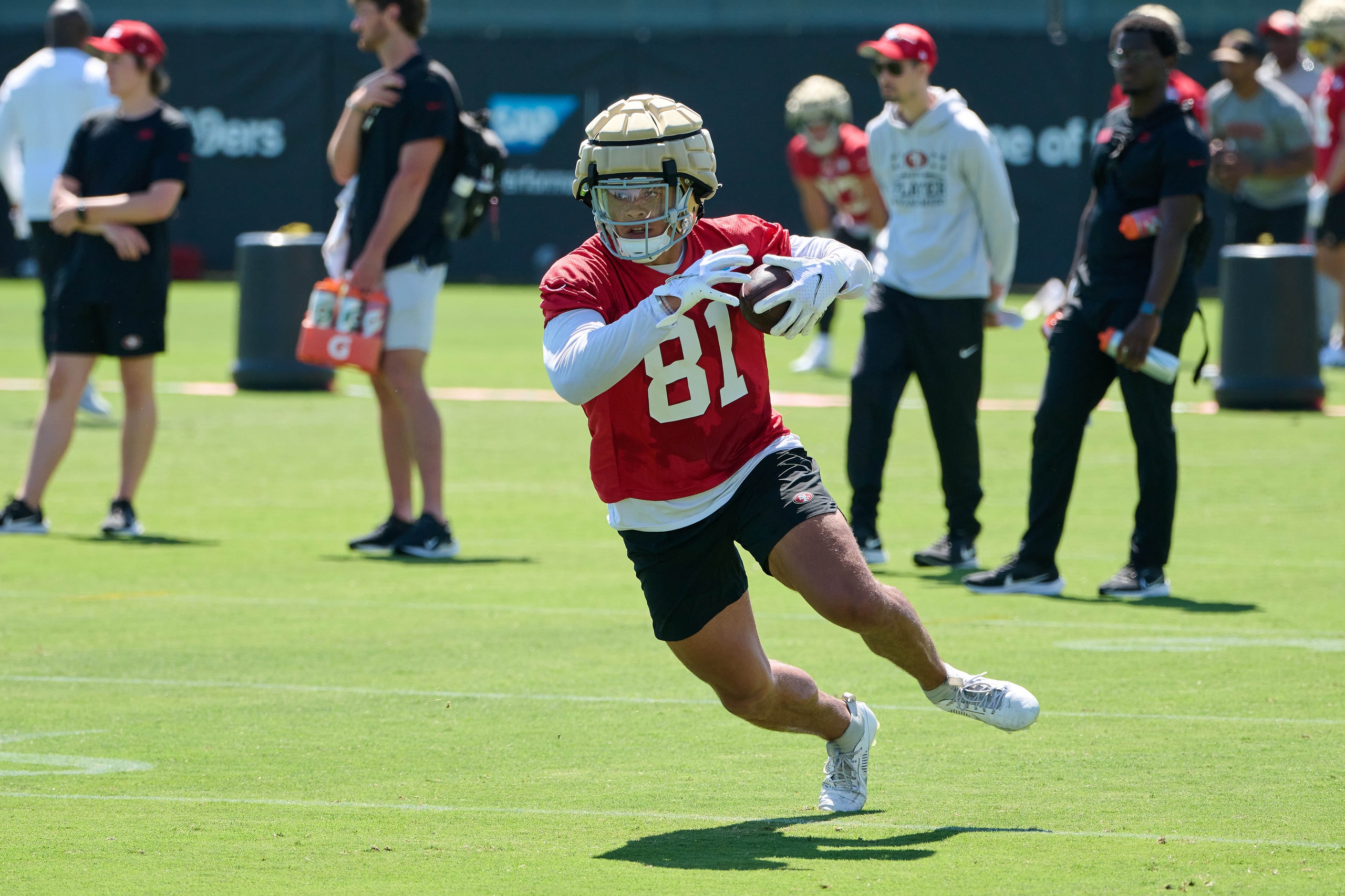 San Francisco 49ers, Cameron Latu