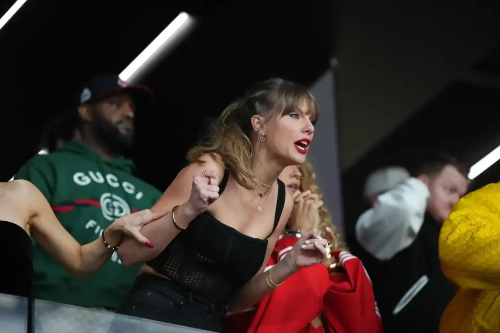 Kansas City Chiefs, Taylor Swift, Travis Kelce