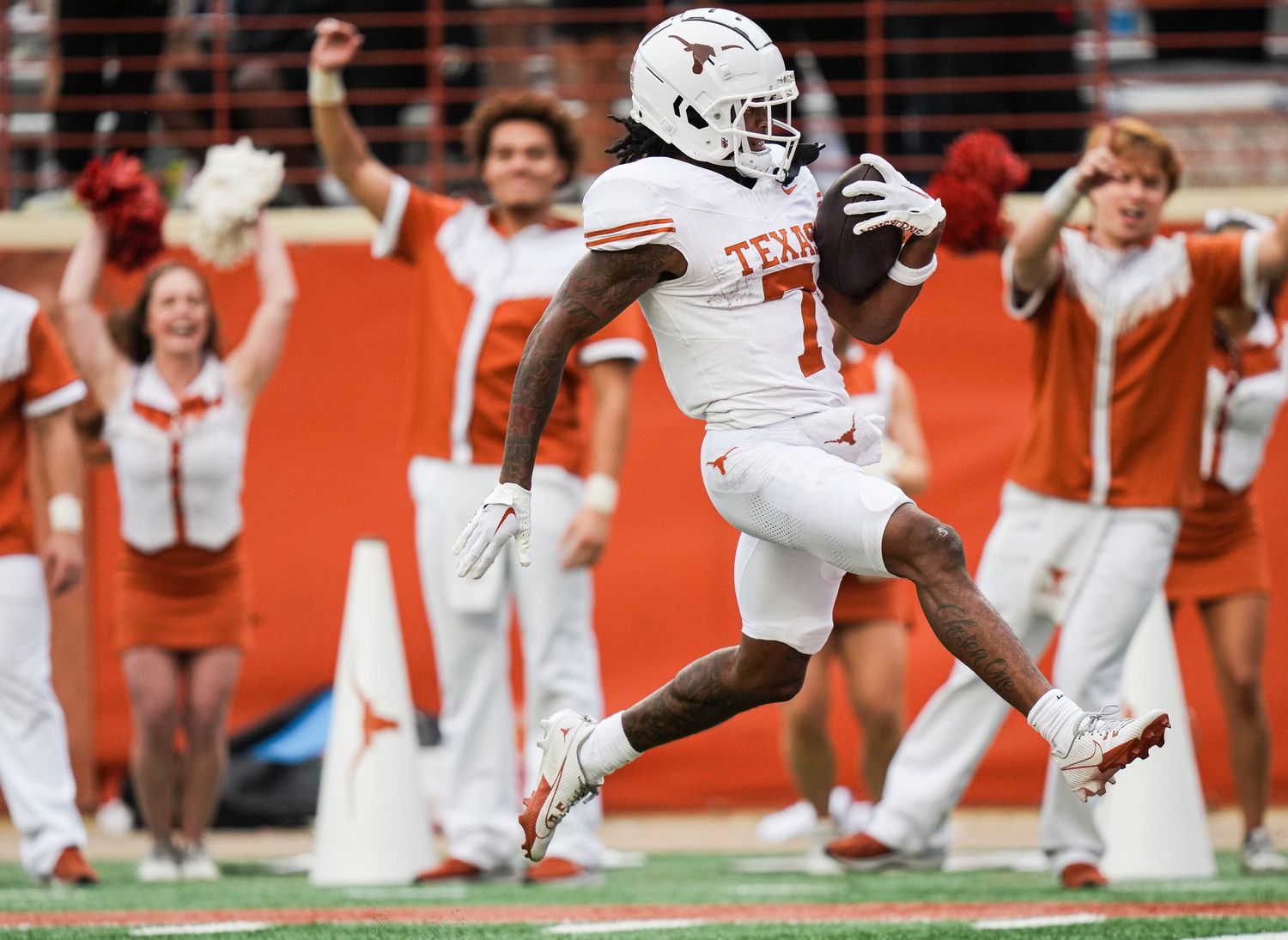 Texas White wide receiver Isaiah Bond runs the ball in to score a touchdown during the fourth quarter of the Longhorns' spring Orange and White game at Darrell K Royal Texas Memorial Stadium in Austin, Texas, April 20, 2024. © Sara Diggins/American-Statesman / USA TODAY NETWORK (Buffalo Bills)