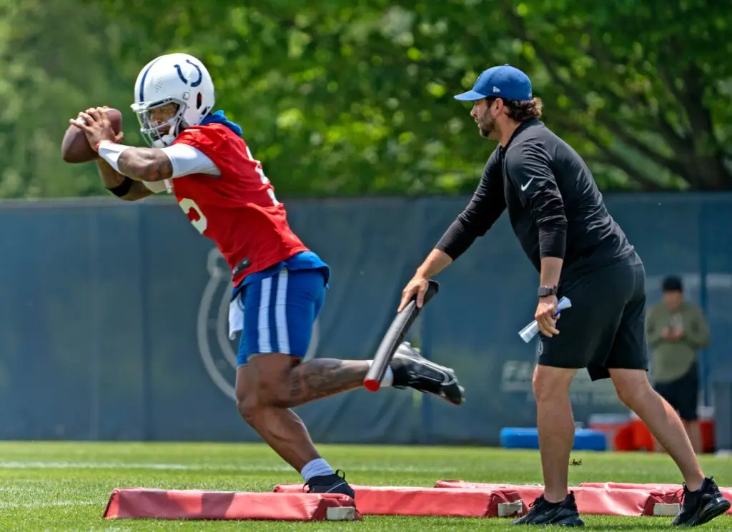 Colts Quarterback Anthony Richardson runs the gauntlet during Indianapolis Colts minicamp practice Tuesday, June 4, 2024 at the Indiana Farm Bureau Football Center. © Kelly Wilkinson/IndyStar / USA TODAY NETWORK