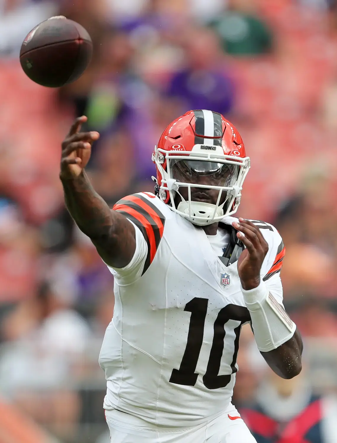 Cleveland Browns quarterback Tyler Huntley throws during the second half of an NFL preseason football game at Cleveland Browns Stadium, Saturday, Aug. 17, 2024, in Cleveland, Ohio. © Jeff Lange / USA TODAY NETWORK