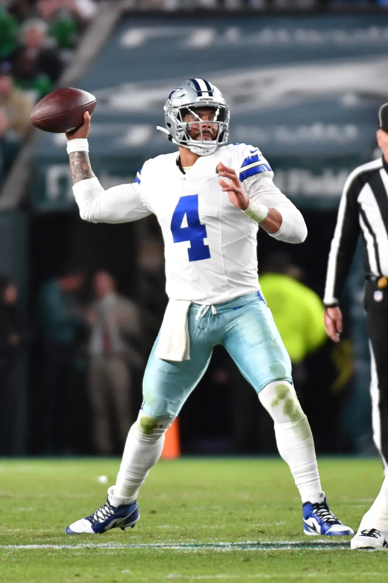 Nov 5, 2023; Philadelphia, Pennsylvania, USA; Dallas Cowboys quarterback Dak Prescott (4) throws a pass during the third quarter against the Philadelphia Eagles at Lincoln Financial Field. Mandatory Credit: Eric Hartline-USA TODAY Sports