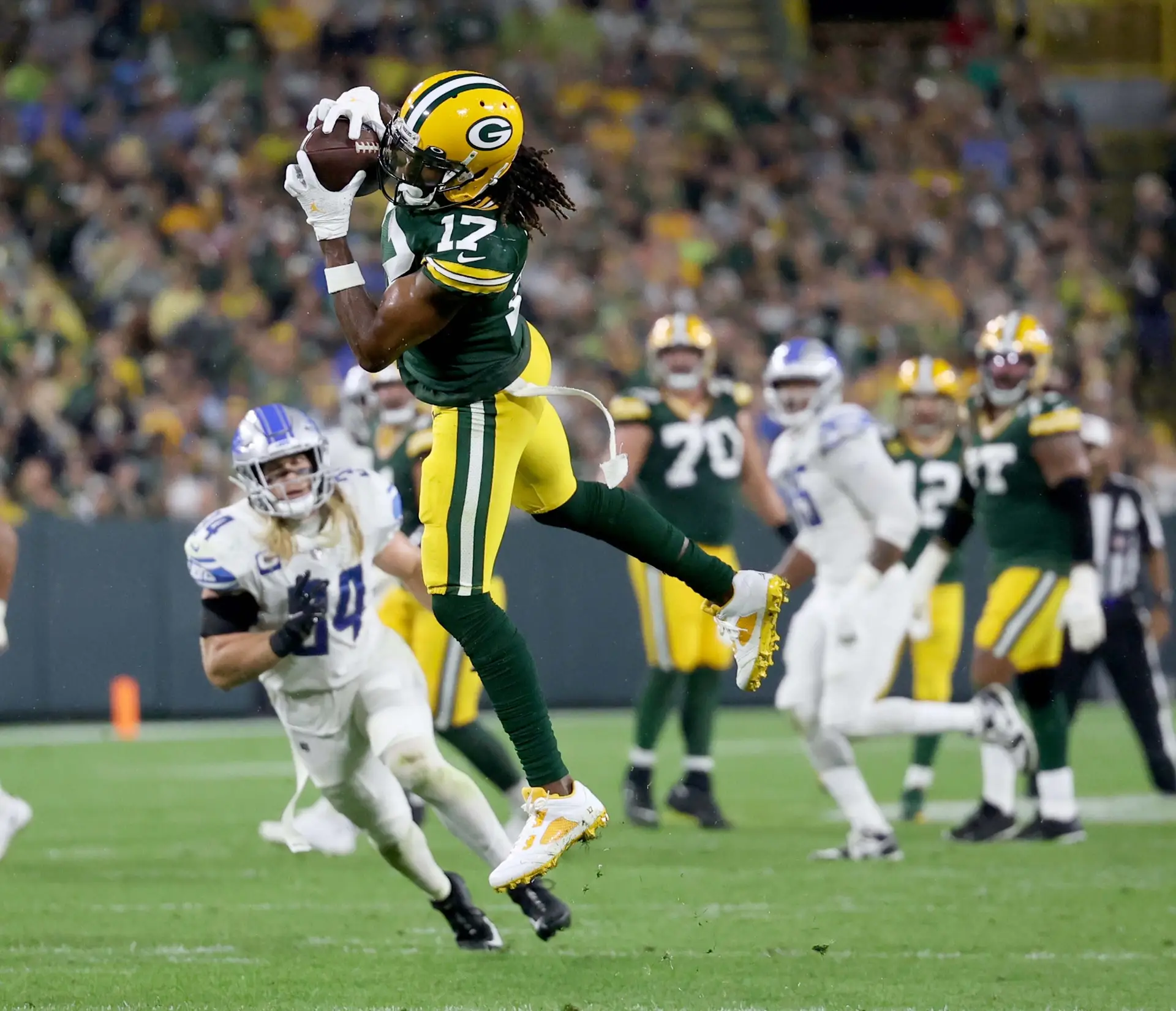 Green Bay Packers wide receiver Davante Adams (17) hauls in a pass during third quarter of the Green Bay Packers game against the Detroit Lions at Lambeau Field in Green Bay on Monday, Sept. 20, 2021. The Packers won 35-17. © Mike De Sisti / Milwaukee Journal Sentinel / USA TODAY NETWORK